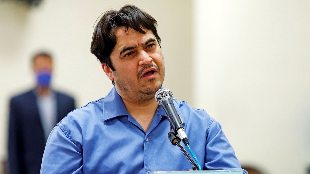 Írán popravil opozičního novináře Zama